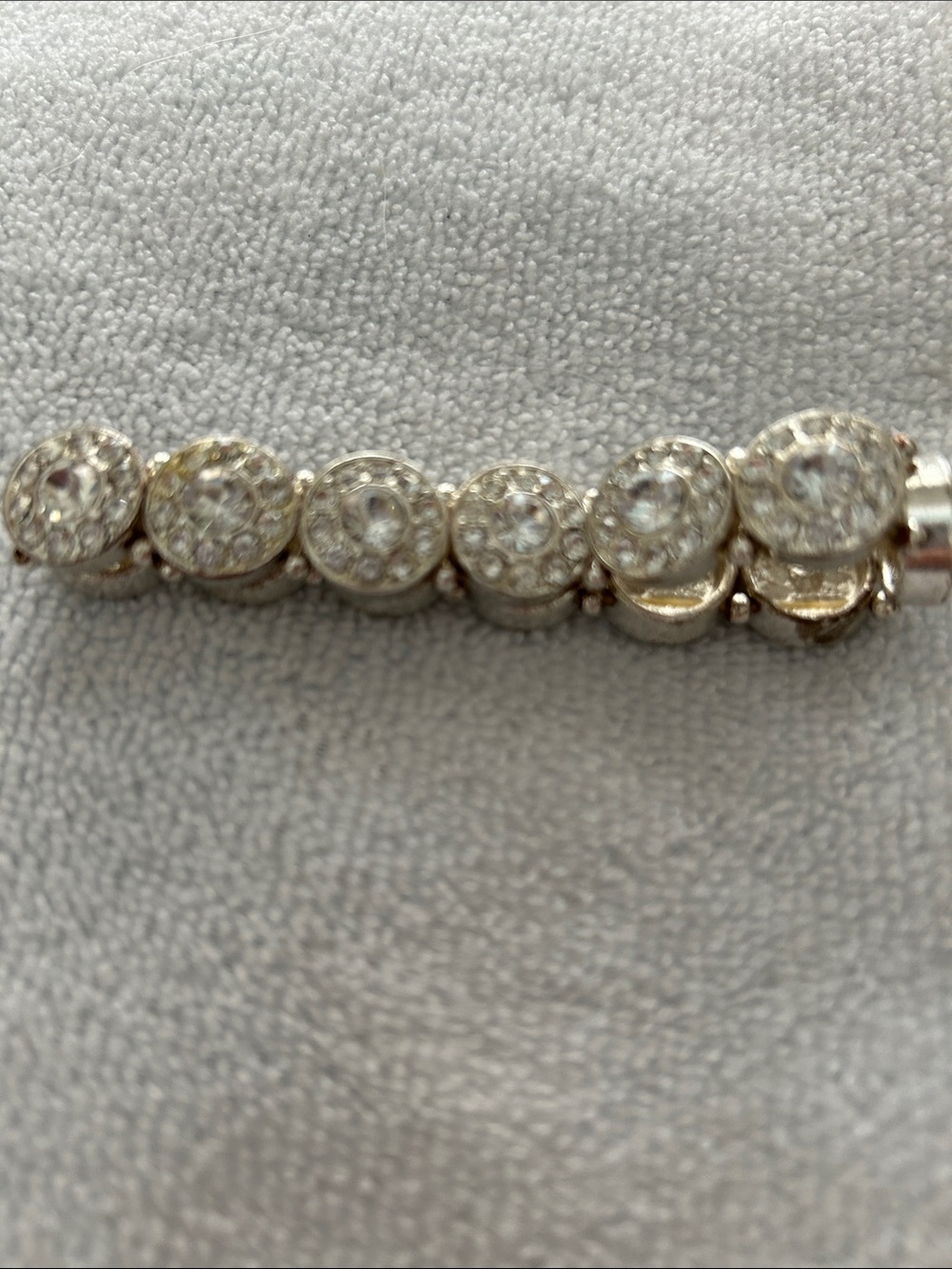 Sparkling Circle Link Bracelet - Silver Tone Stretch